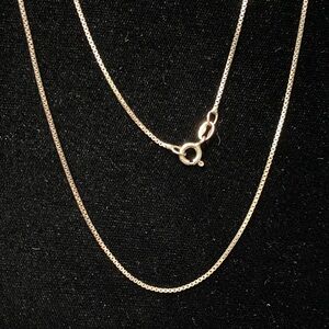 Elegant vintage 24” 925 sterling silver box Chain Necklace